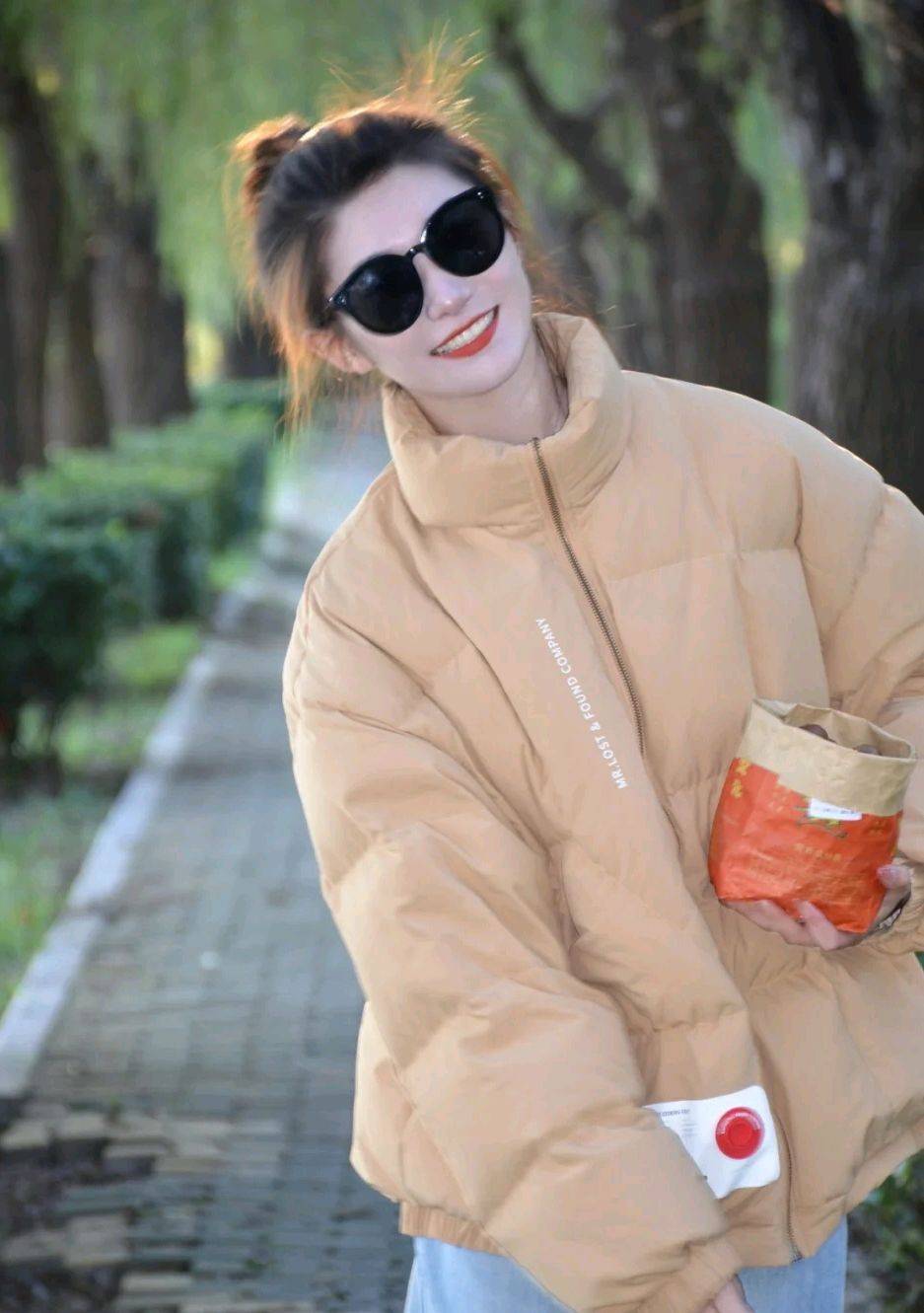 颜色 不要只会穿上一身黑过冬,可以尝试别的颜色,增添活力与温暖