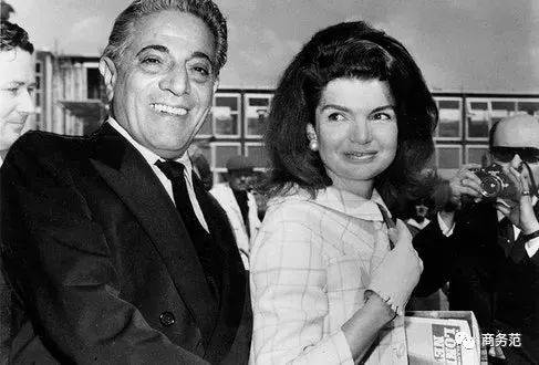 生活史上最强塑料名媛姐妹：姐姐嫁总统、妹妹当王妃，还一起抢首富撕了一辈子…