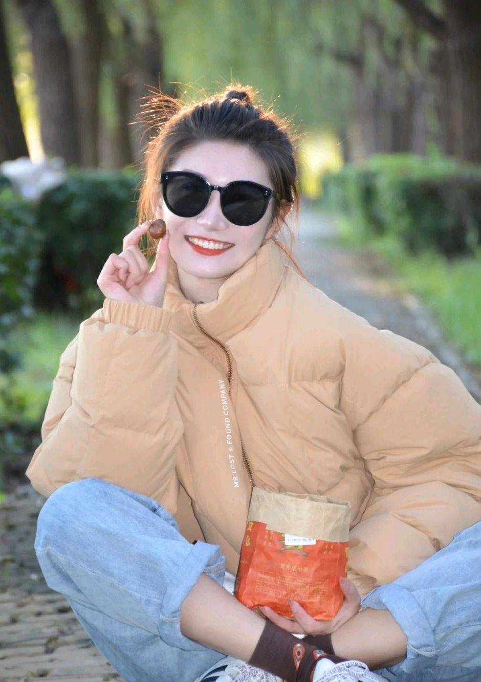 颜色 不要只会穿上一身黑过冬,可以尝试别的颜色,增添活力与温暖