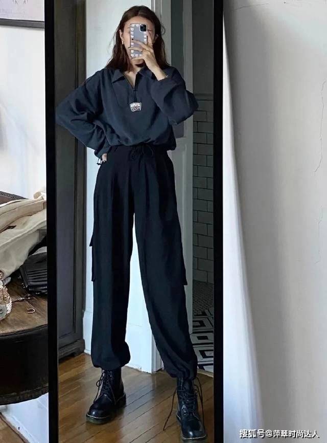 毛衣 不要再穿运动鞋了，今年更流行马丁靴，怎样穿都很时髦！