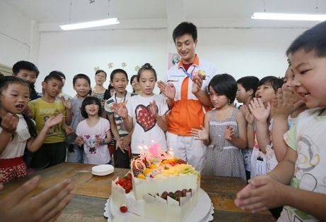 家长|医生:入秋后,4种零食让娃积食还不长个,家长要死死管住娃的嘴