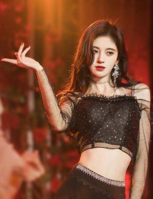 因为|鞠婧祎——被“四千年美女”绑架的人生，连头发丝儿都在努力