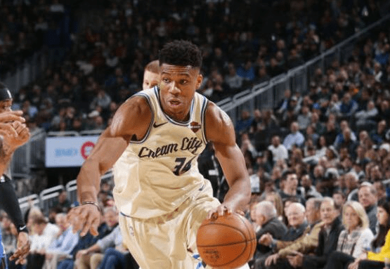 原创最想赢雄鹿向前看的塔克仍想争冠相信自己的状态是生涯最佳