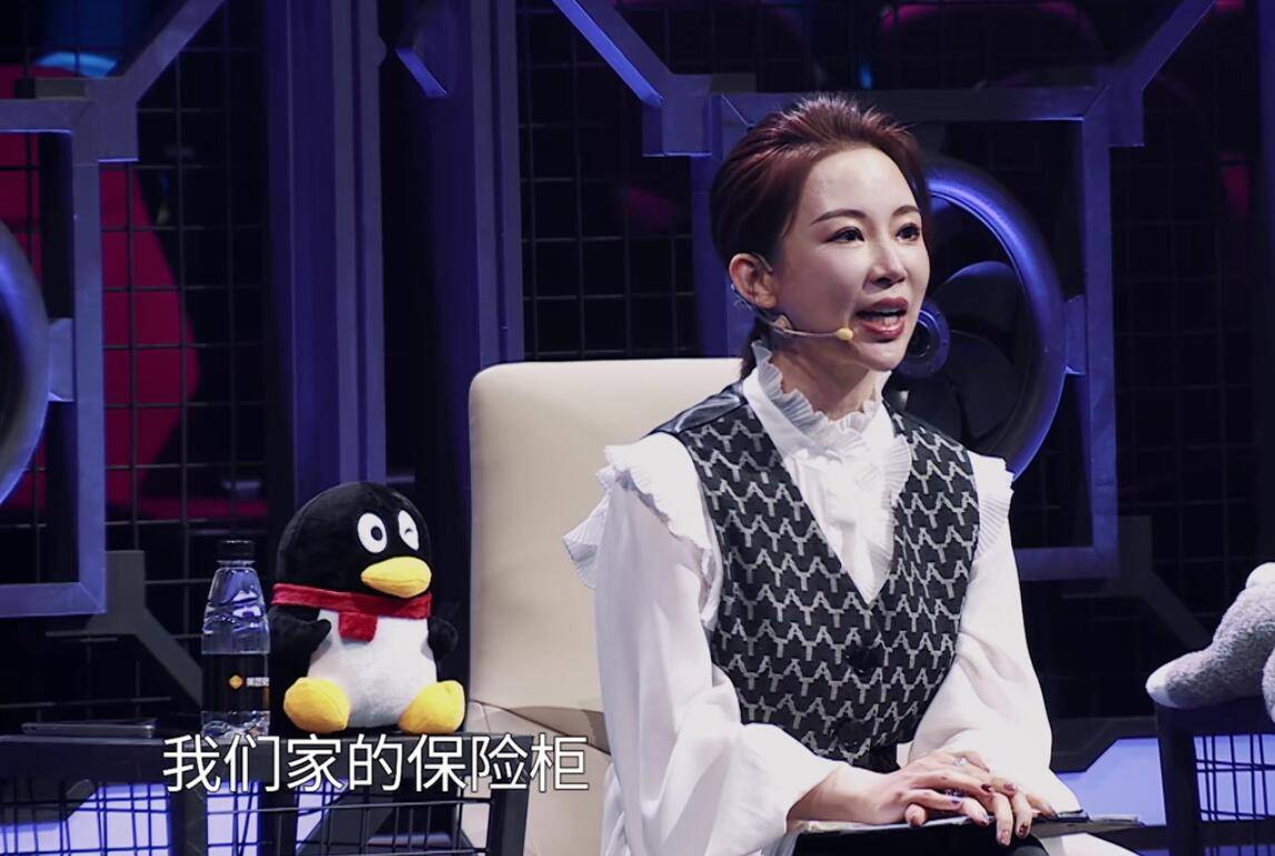 潘晓婷|敲代码开保险箱，找偷拍摄像头，这档“黑客真人秀”太上头了