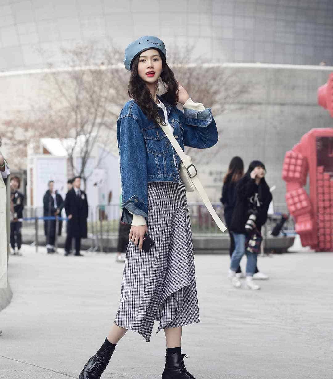 脚踝 40岁女人，高跟鞋先放一放吧，秋冬流行马丁靴，不露脚踝照样美