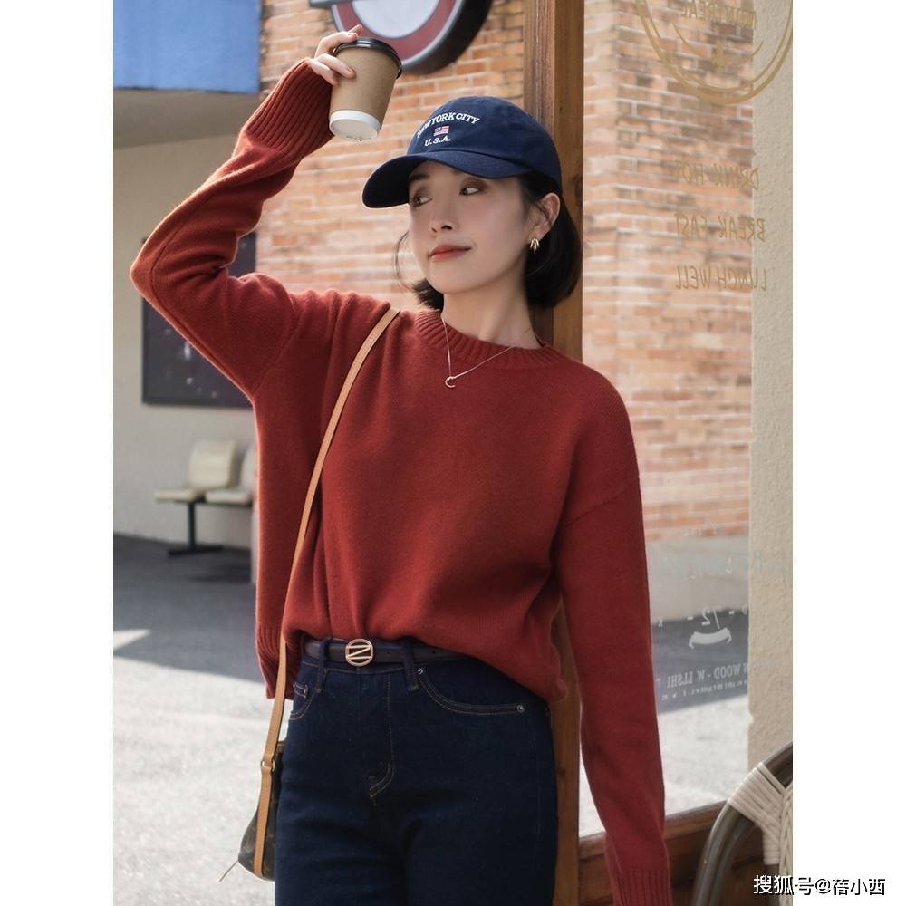 服装 奔三奔四的女人,秋冬多穿“毛衣”,漂亮的款式和版型,都选好了