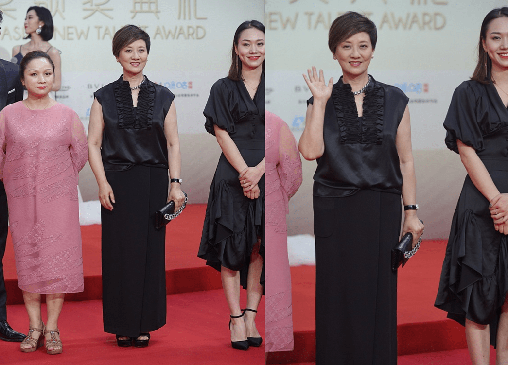 黑色 优雅地变老说的就是邓婕吧，60多岁穿搭好得体，与张国立更般配了