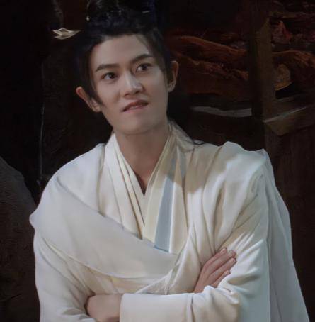 好身材|任嘉伦新剧曝光,穿假“肌肉衣”惹争议,网友:满满硅胶感