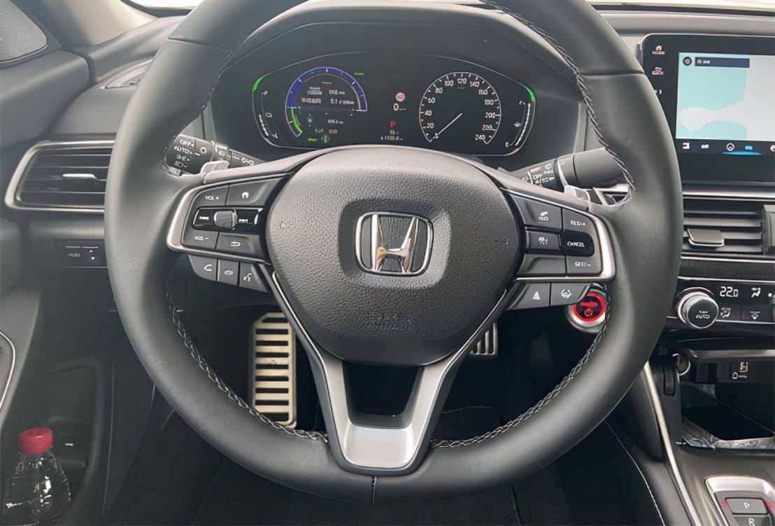 全新雅阁锐·混动多功能方向盘为了让驾驶更安全,全新雅阁还搭载了