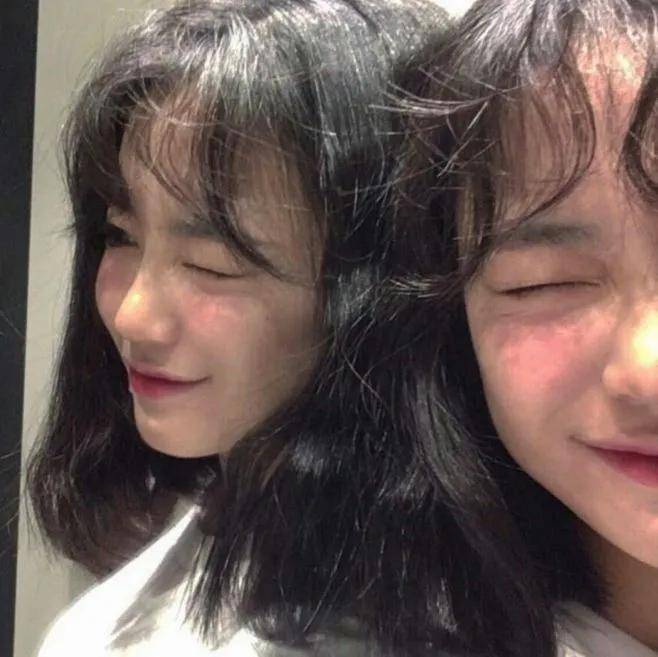 卷发爱美的女生短发该怎么剪才会更有气质、更有型?大有讲究!