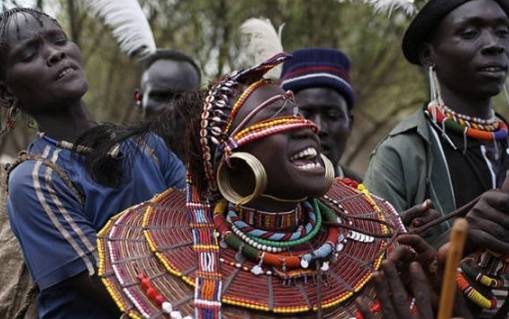 原创非洲最“野蛮”的婚礼：新娘大声哭泣求助，游客也不能劝阻！