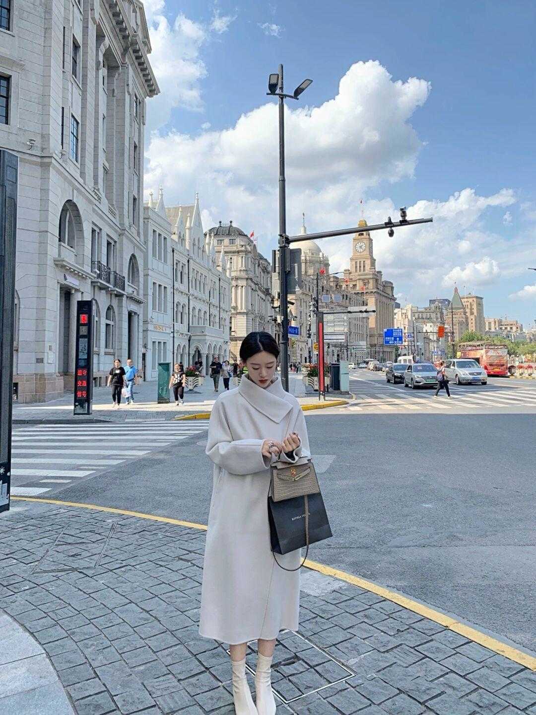 显得 冬季穿搭没思路？看看这些洋气又高级的“大衣”穿法，百搭又实用