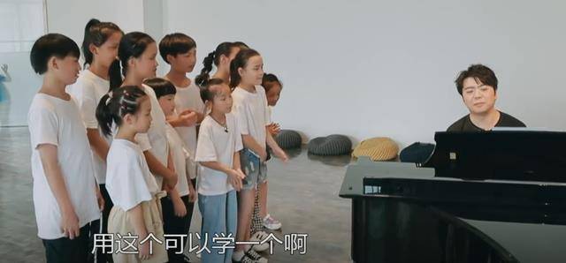 因为|郎朗的新综艺播出，免费给贫苦农村孩子上课，还资助赠送上万钢琴