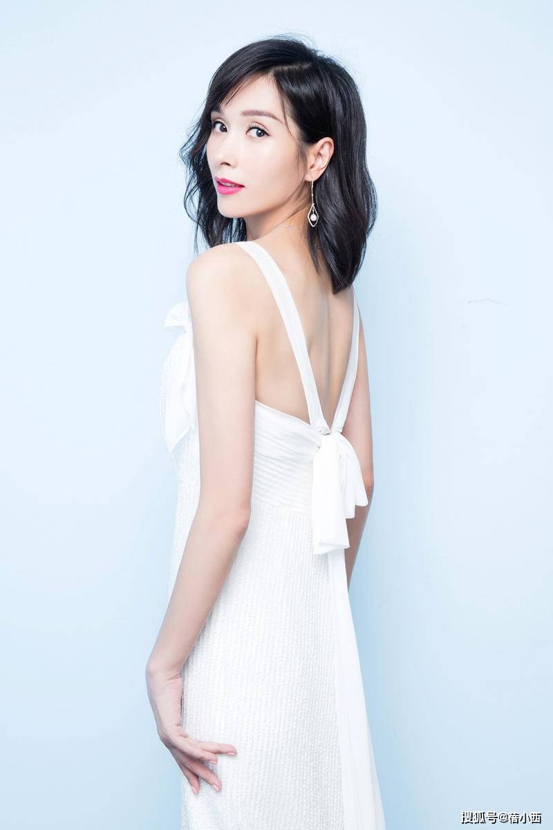 身材 47岁的杨恭如到了大婶的年纪,却还是少女身材,照样会穿又高级