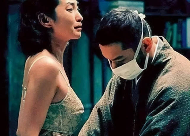 原创拍摄风声时李冰冰被黄晓明用卡尺量身体部位的戏逼得崩溃当场大喊