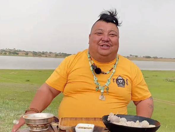 毛子哥挑明与恩克之间的恩怨吃吃喝喝不算朋友玩不起就别玩