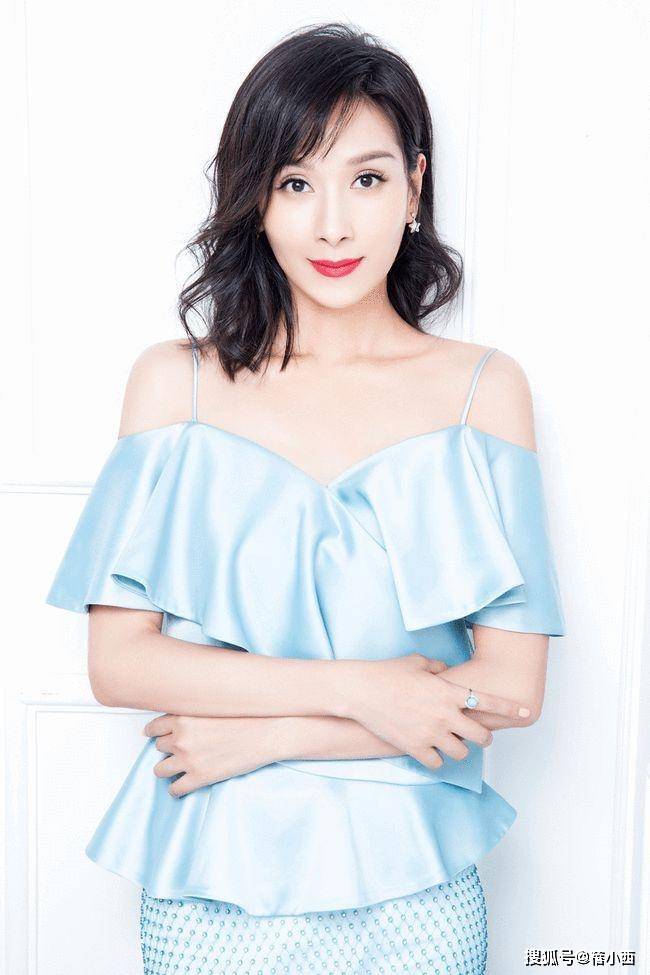 身材 47岁的杨恭如到了大婶的年纪,却还是少女身材,照样会穿又高级