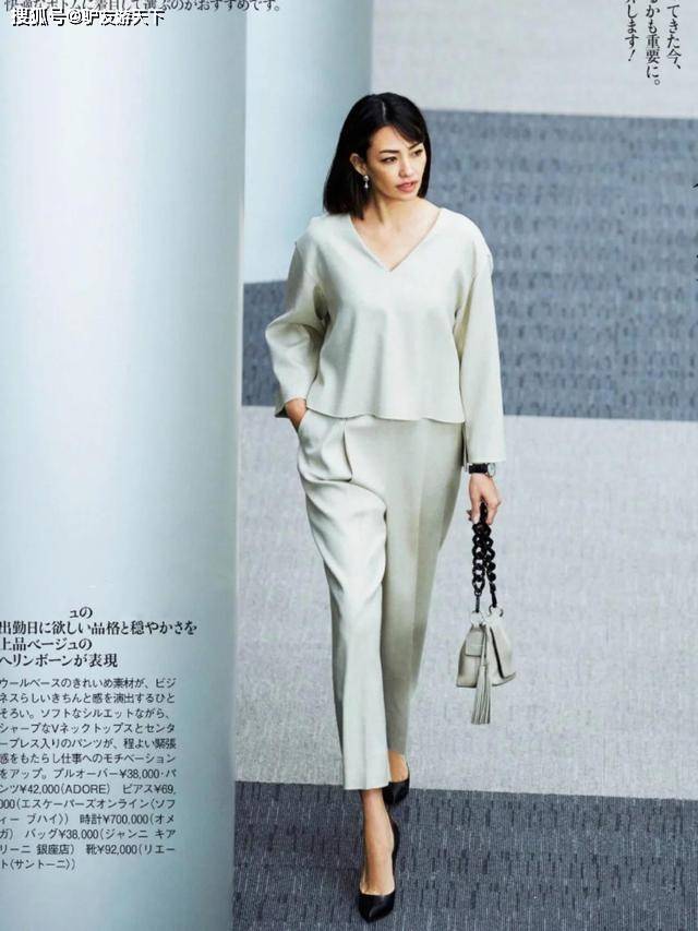 主妇 建议40以上女人,穿卫衣少配打底裤!学日本主妇这样穿,才真优雅