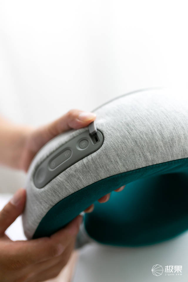 拯救手机党颈部的神器！3D仿人手媲美按摩技师，挂脖牢靠全方位缓压