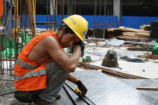 工地出现"用工荒",工资再高农民工也不干,到底为什么?_环境