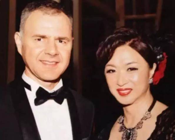 父亲|遭各大卫视卸磨杀驴，所有节目均被停播，到底是谁让金星闭上了嘴