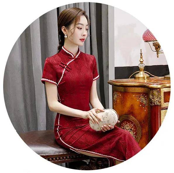 花色 “肉肉”的女生穿旗袍有多美？大胆秀出真实身材，美得明艳又大方