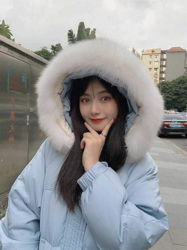 颜色 秋冬季怎么选羽绒服?挑对颜色很重要,今年这几款颜色百搭又高级