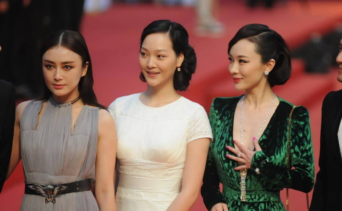 身材 秦岚、霍思燕看着就不是一个风格，虽然是闺蜜，但身材却是俩效果