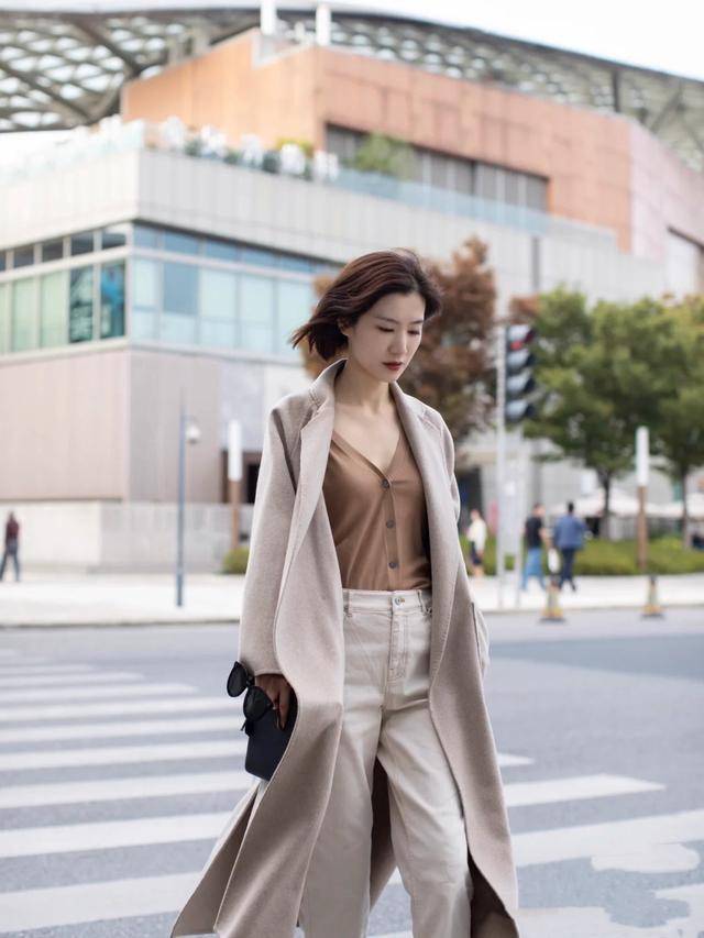 毛衣 14°C需要穿羽绒服吗？怎样穿着更舒适，一起来看看吧