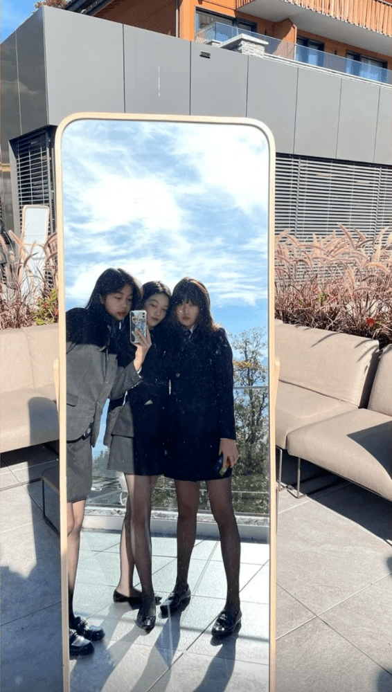 身材 15岁李嫣紧跟潮流！走纯欲风穿搭秀锁骨太成熟，时尚品味赢过王菲