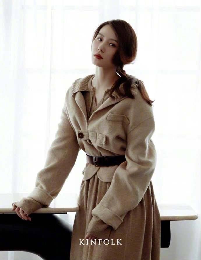 身材 刘诗诗仗着颜值高，穿条“肥牛裙”就敢出门，一般人真驾驭不了