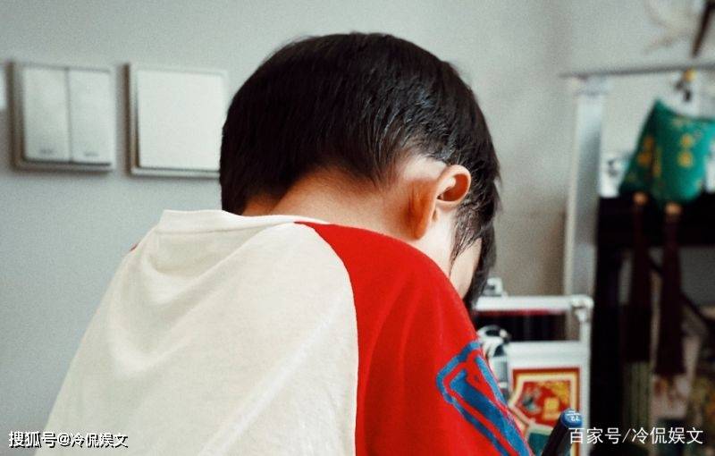 因为|44岁靳东老婆曝光,是大家很熟悉的一位演员,她是谁呢?