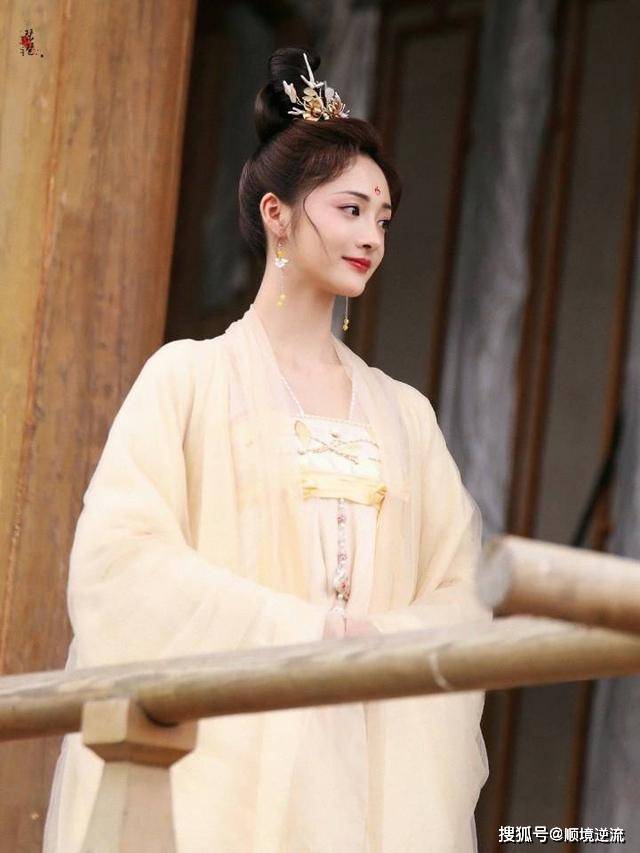 传统 周洁琼的古装路透太惊艳，之前没有觉得她美，现在却被“打脸”了