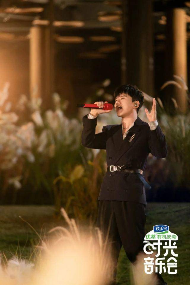 凤凰传奇|《时光音乐会》播了！谭咏麟、张杰、凤凰传奇齐聚张家界重唱经典之作！