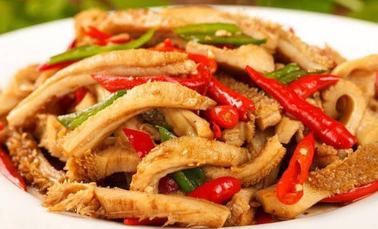 原创剁椒鱼头干锅猪小排酱爆鸭舌家常牛肚的做法