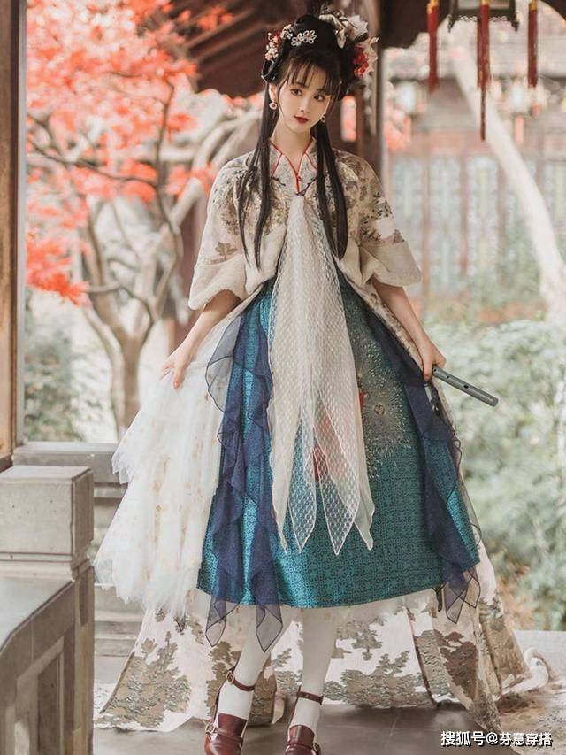 夏天 裙撑外穿算什么？今年夏天大火的“衬裙”才是真厉害，上身好洋气