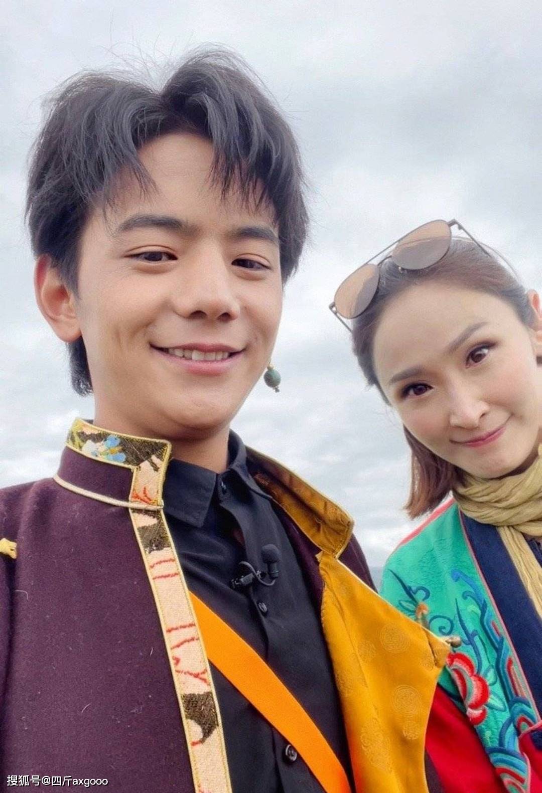 家乡|丁真接受扶贫纪录片采访，家乡收入变高，“丁真热”没有昙花一现