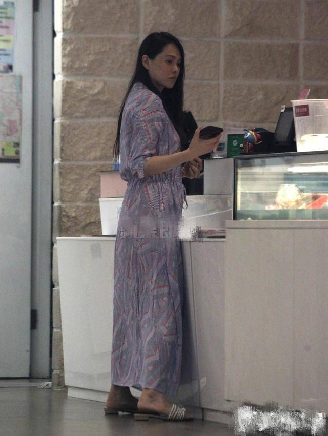 感觉伊能静不包装也是漂亮的，50+还能保养这么好，比普通人都年轻！