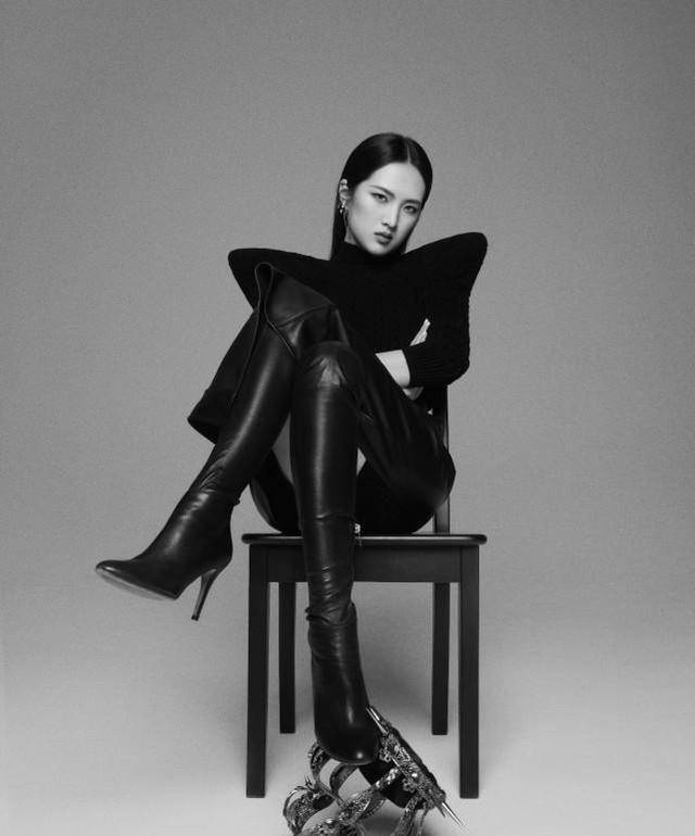 中性 华为小公主姚安娜风格大变,中性风走机场认不出,比男明星还帅气