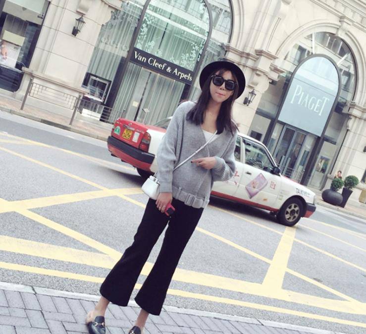 显得 在牛仔裤上来点破洞元素更显得时髦