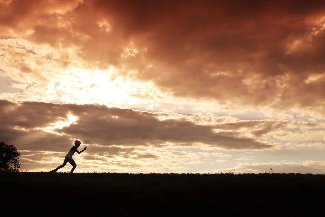 季节|秋天跑步的10个好处，但“换季跑”不容忽视