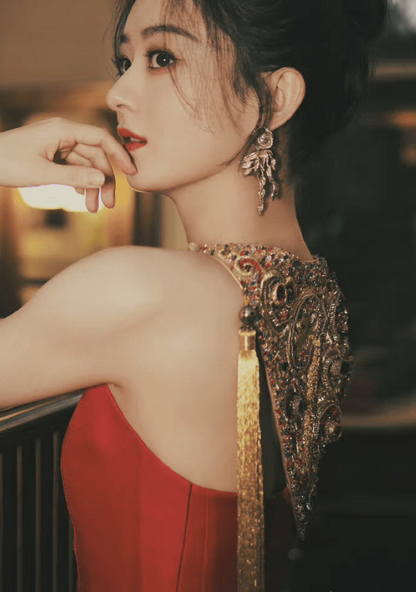 赵丽颖 国产高定真挺顶的,穿在赵丽颖的身上,感觉更加分了,很养眼