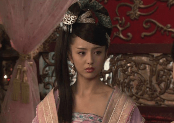 许氏是汉成帝第一任皇后,为何要拿出千万金,贿赂大臣淳于长