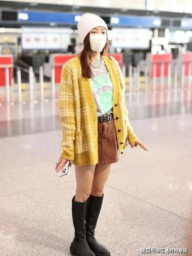 年龄段 秦岚才是40+女人的穿搭指南，短裙配长靴太时髦，轻松美成焦点