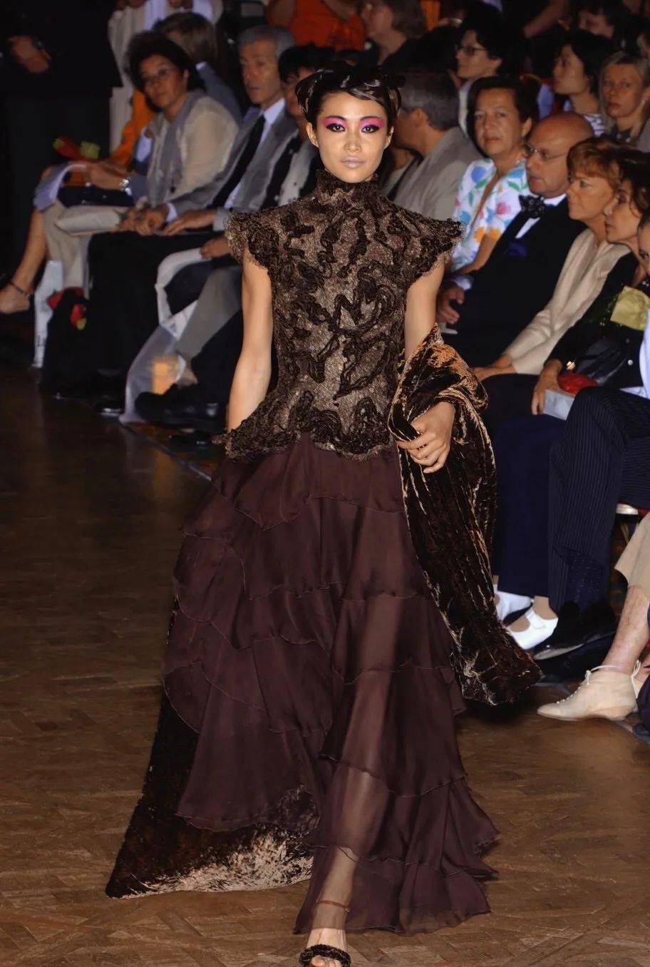 戏剧性 如此戏剧性的舞台表演,原来都是时装秀!