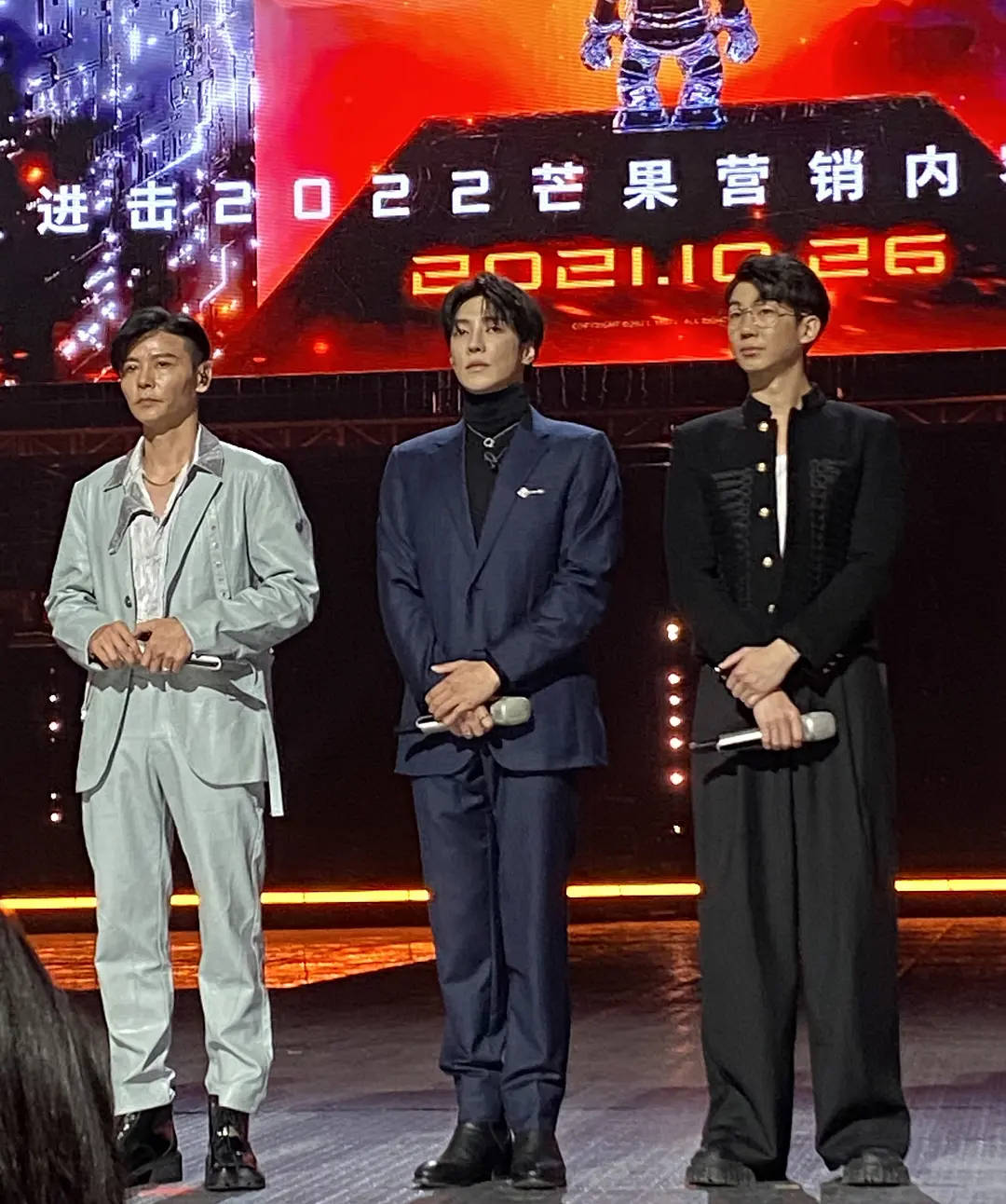 张晋|芒果发布会:综艺片单新鲜出炉,11位哥哥亮相精彩亮相,大湾区合体清唱粤语歌