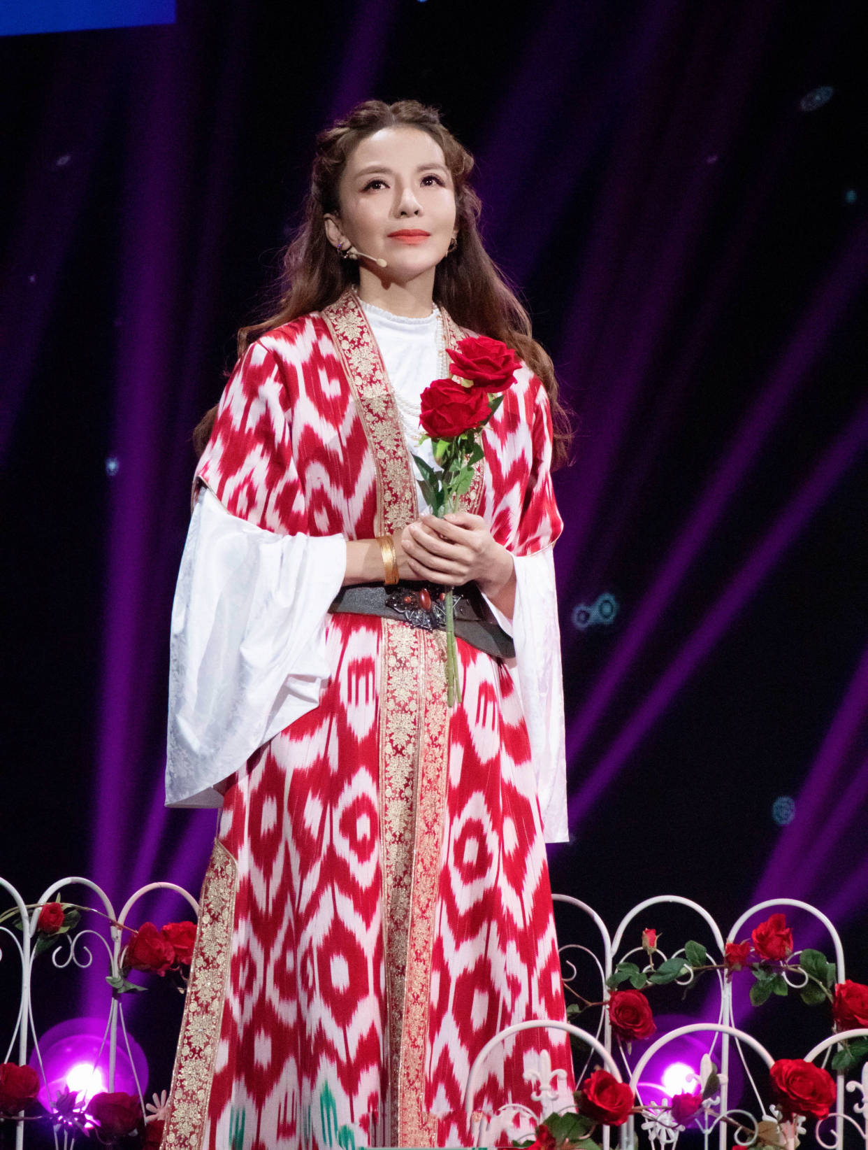 时尚 朱迅年轻时也太美了,清纯甜美如漫画少女,穿搭高级又时髦