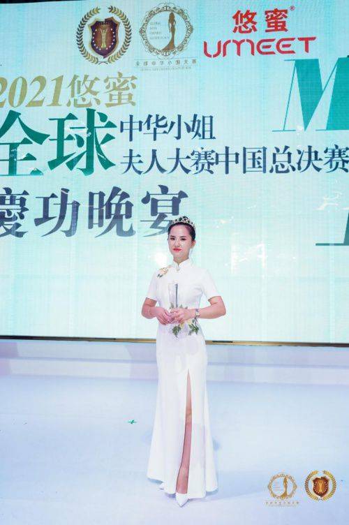 何嘉宁荣获2021全球中华小姐大赛湖南总冠军
