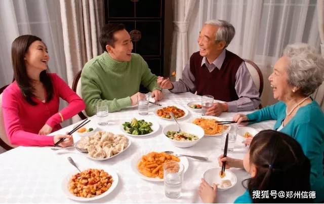 生活|血糖高怎么调理？医生坦言：睡前养成3个习惯，血糖或慢慢降