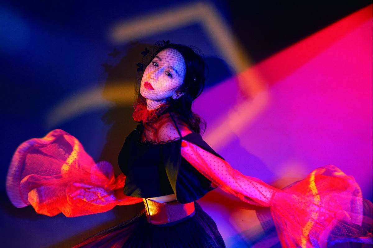 萧妈|“胡一菲”娄艺潇为何不红了？看她干过的那些事，就不奇怪了